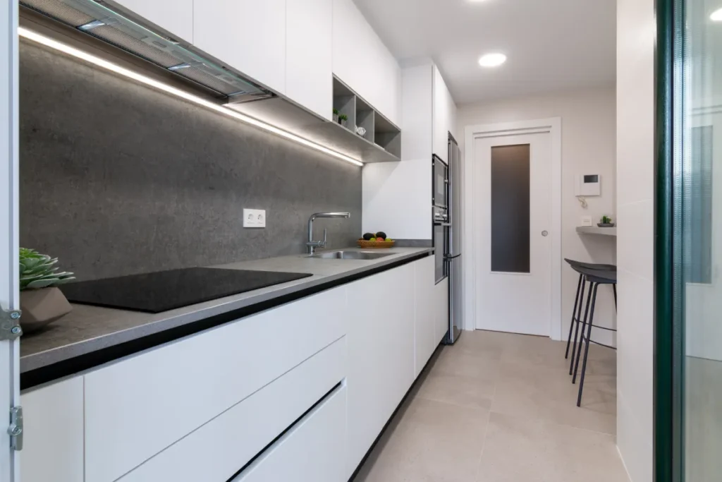 cocina pequeña estrecha mobiliario en linea