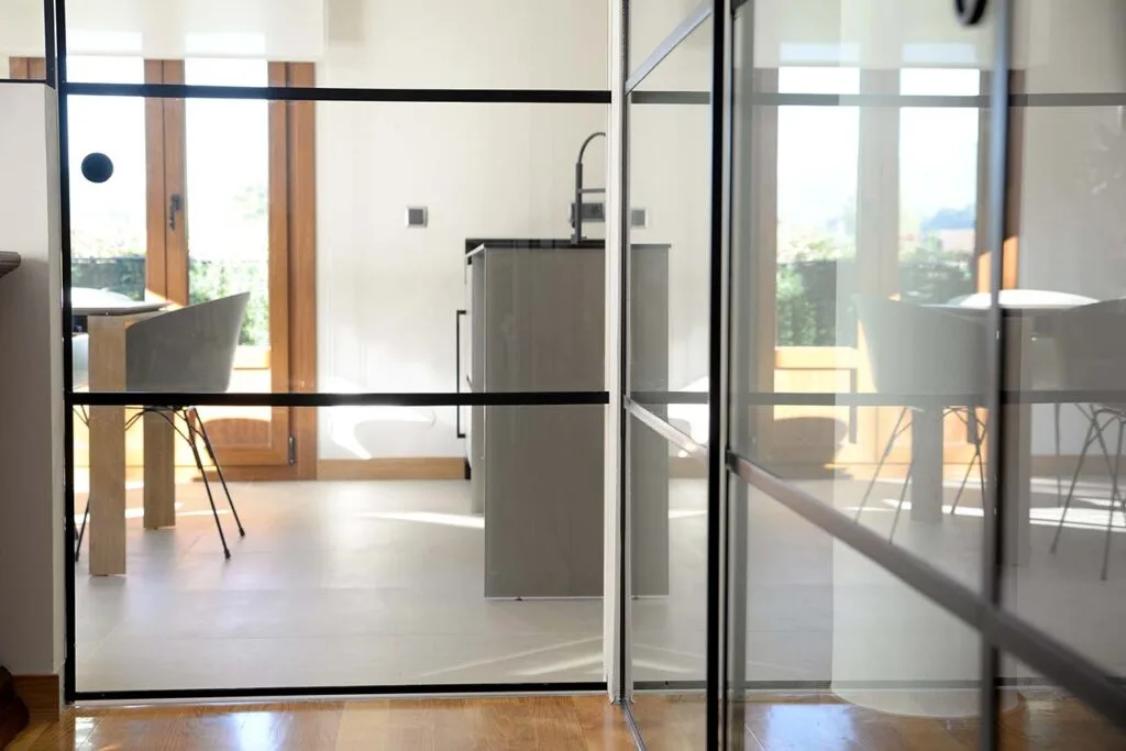 puertas correderas cristal metálicas