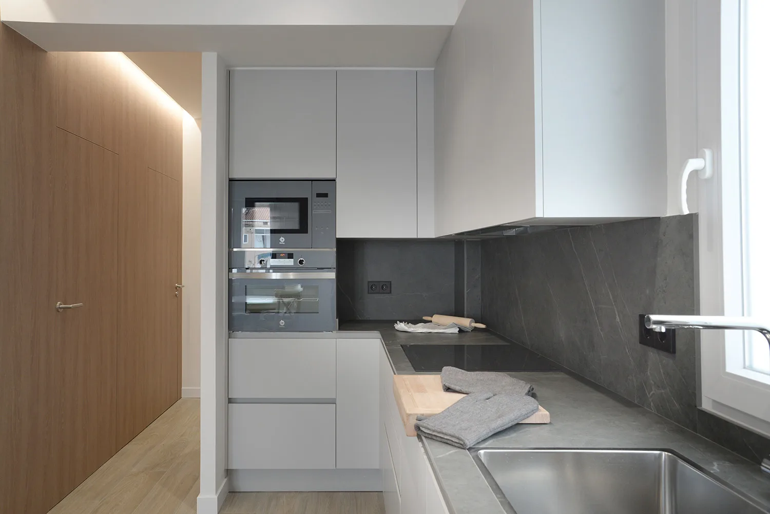 COCINOBRA-APARTAMENTO-REFORMA-INTEGRAL-COCINA-ENTRADA-02