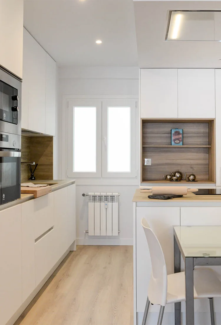 cocina-salon-comedor-blanco y legno-movil