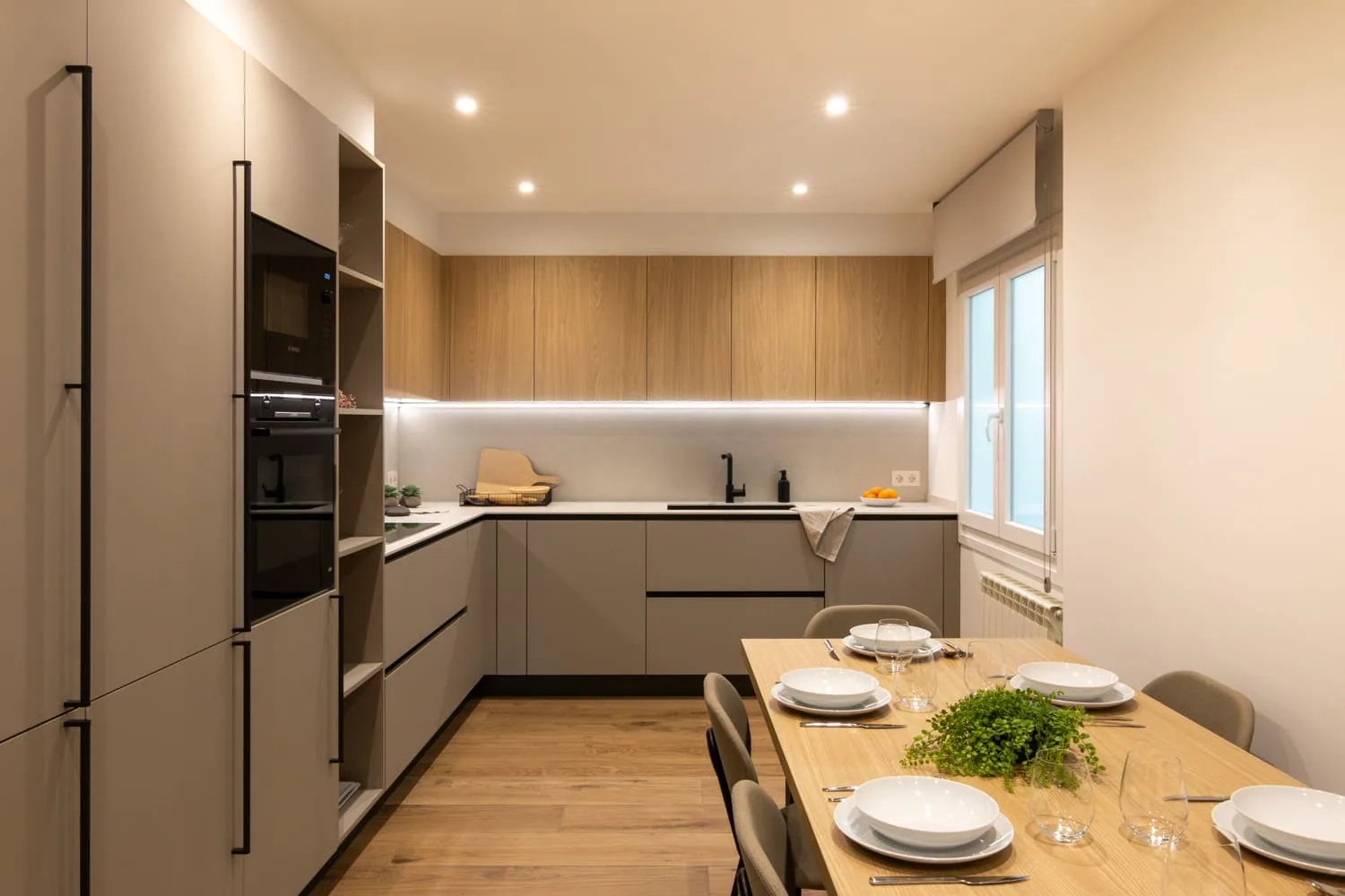 COCINA ROVERE CANAPA GRIS FENIX COLORKER CENTURY HONEY